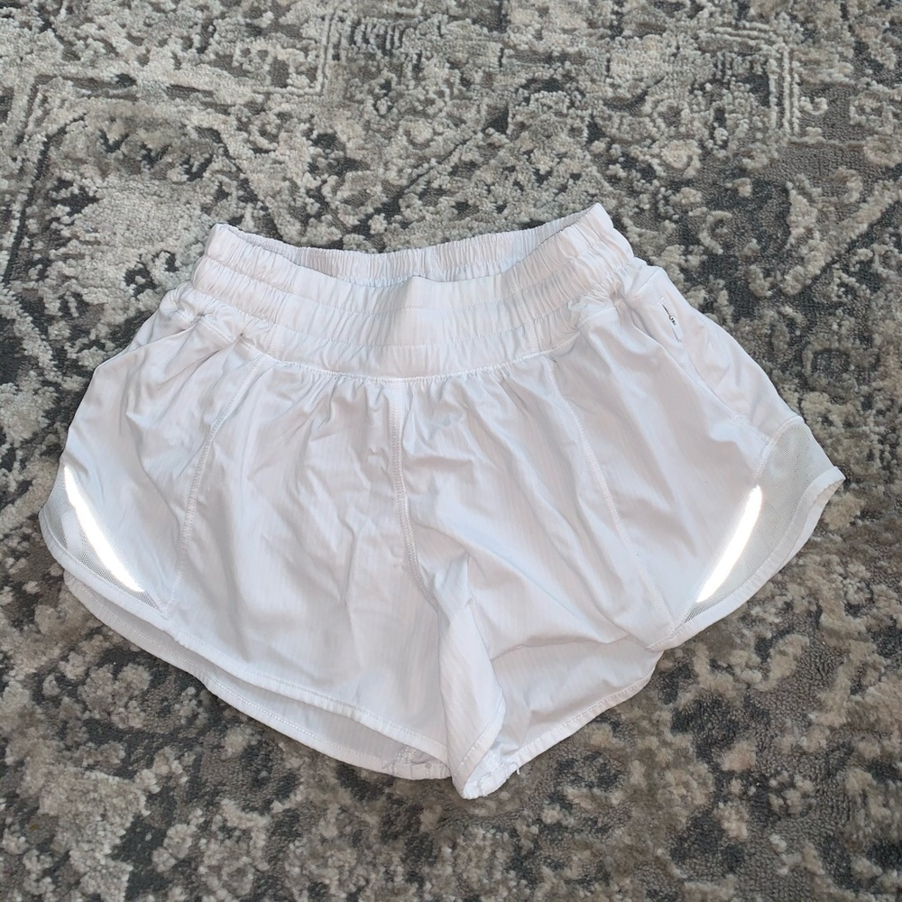 Lululemon Hotty Hot shorts 2.5